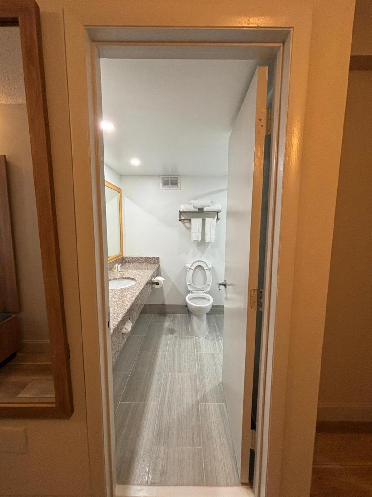 Days Hotel By Wyndham Williamsburg I-64 Ngoại thất bức ảnh