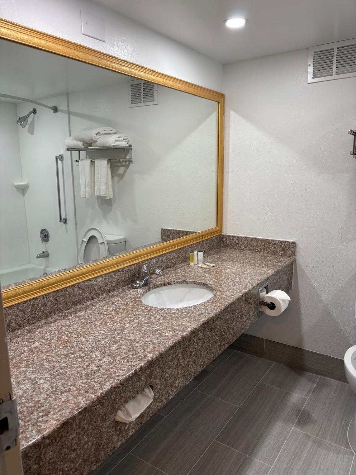 Days Hotel By Wyndham Williamsburg I-64 Ngoại thất bức ảnh