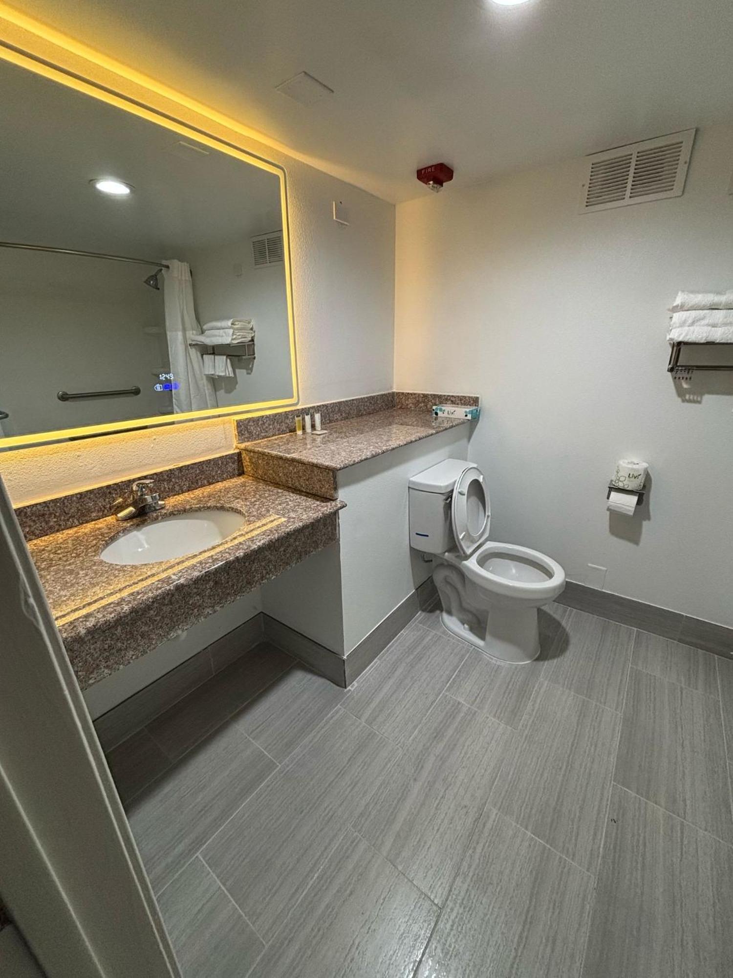Days Hotel By Wyndham Williamsburg I-64 Ngoại thất bức ảnh