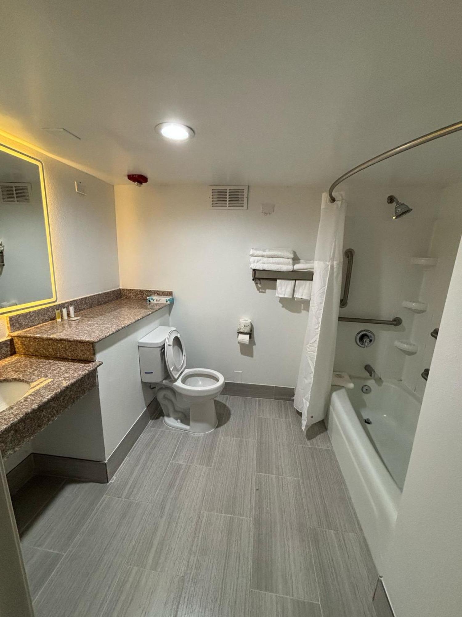 Days Hotel By Wyndham Williamsburg I-64 Ngoại thất bức ảnh