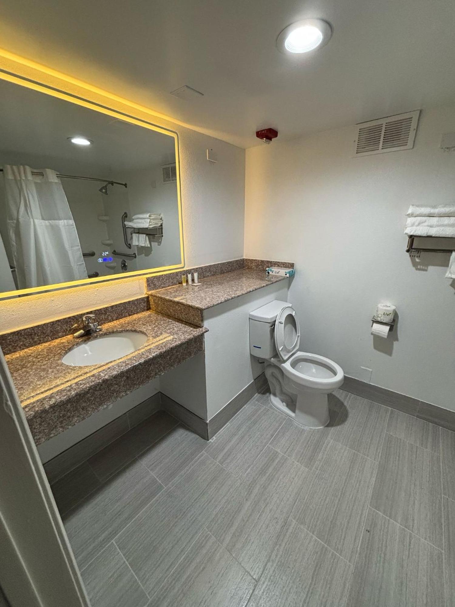 Days Hotel By Wyndham Williamsburg I-64 Ngoại thất bức ảnh